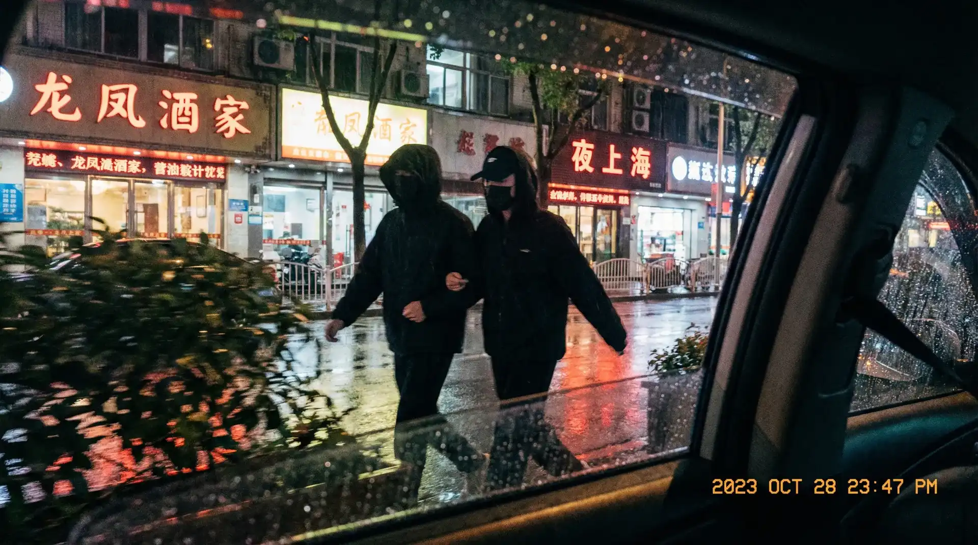 推特视频 - 顶流明星深夜密会现场抓拍照片